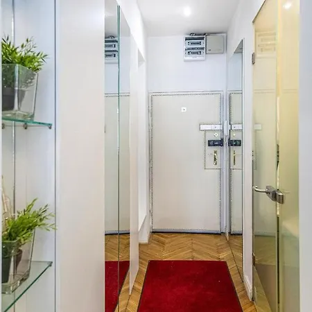 Bp Main Street شقة