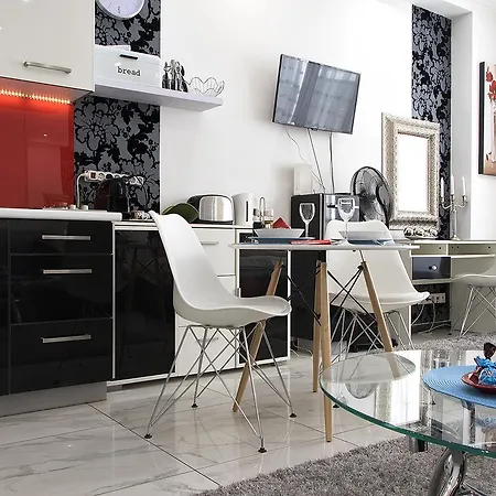 Bp Main Street شقة