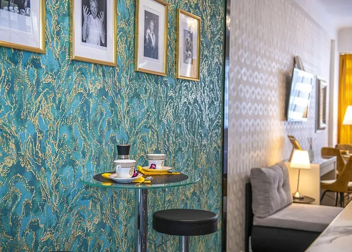 Bp Main Street * 布达佩斯